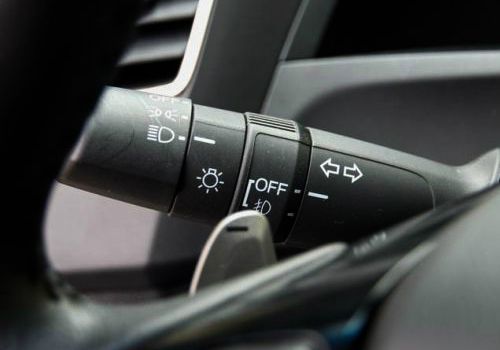 Cách bật đèn pha cốt ô tô và những điều cần biết khi sử dụng đèn ô tô cach chinh den pha 3 100634