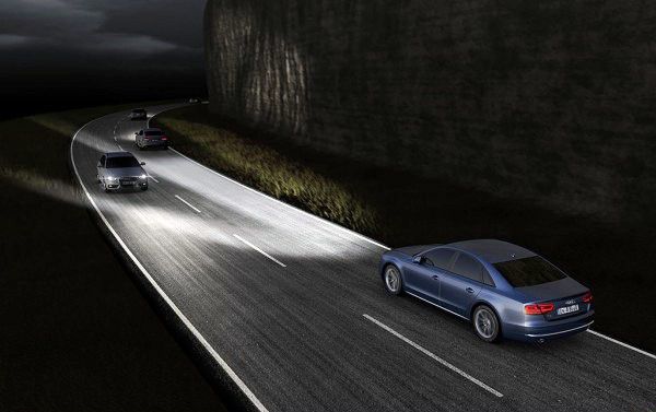 Cách bật đèn pha cốt ô tô và những điều cần biết khi sử dụng đèn ô tô cach chinh den pha 4 100818